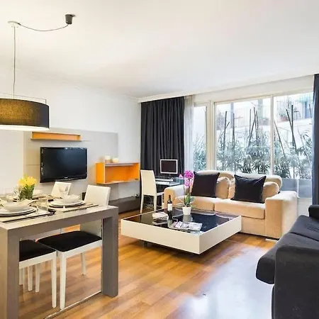 And Elegant 4 Bedroom By Placa Catalunya Apartment