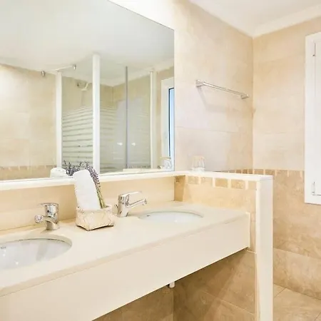Apartment And Elegant 4 Bedroom By Placa Catalunya