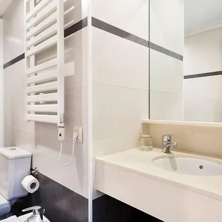 And Elegant 4 Bedroom By Placa Catalunya Apartment