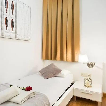 The Collection - And Elegant 4 Bedroom By Placa Catalunya شقة