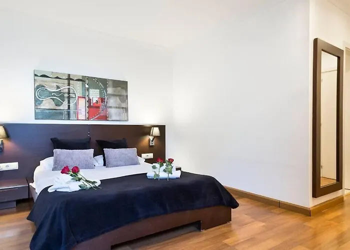 The Collection - And Elegant 4 Bedroom By Placa Catalunya