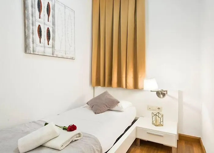 The Collection - And Elegant 4 Bedroom By Placa Catalunya 아파트